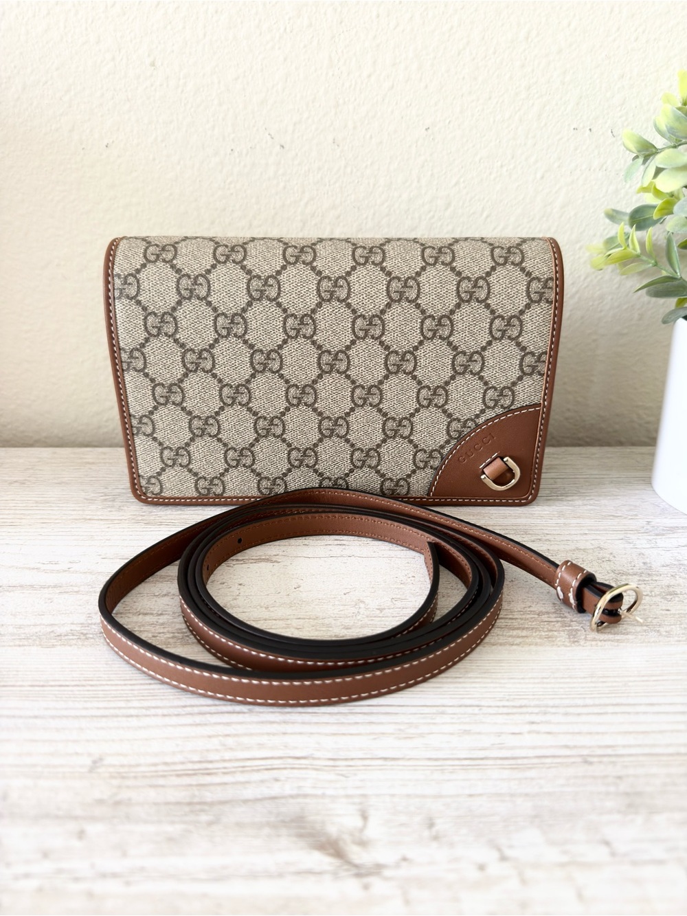 New Gucci GG Emblem leather mini bag wallet with leather strap, brown